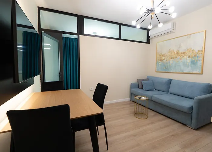 Misty Blue - Near Artificial Of Appartement